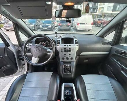 Серый Опель Зафира, объемом двигателя 1.69 л и пробегом 272 тыс. км за 5800 $, фото 5 на Automoto.ua