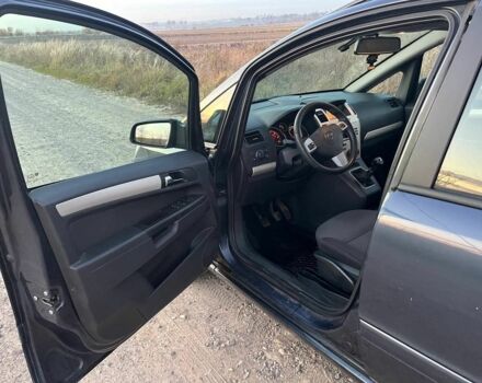 Серый Опель Зафира, объемом двигателя 1.9 л и пробегом 281 тыс. км за 2800 $, фото 7 на Automoto.ua