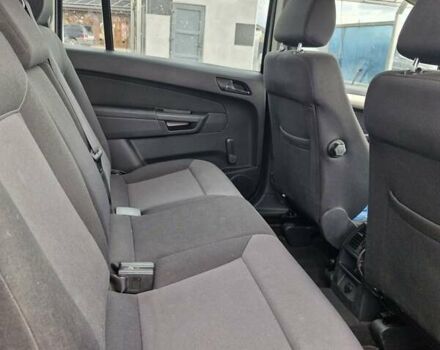 Серый Опель Зафира, объемом двигателя 1.6 л и пробегом 239 тыс. км за 5600 $, фото 1 на Automoto.ua