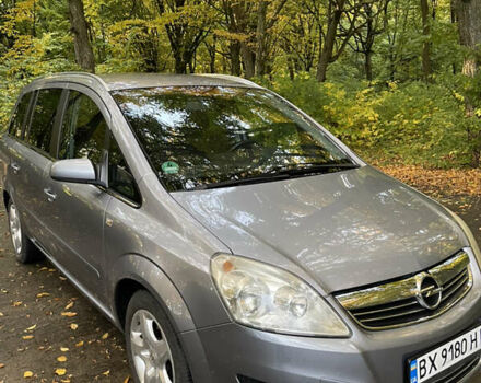 Серый Опель Зафира, объемом двигателя 1.8 л и пробегом 188 тыс. км за 5600 $, фото 6 на Automoto.ua