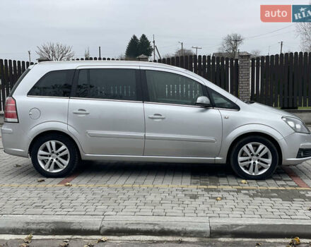 Серый Опель Зафира, объемом двигателя 1.9 л и пробегом 270 тыс. км за 5800 $, фото 3 на Automoto.ua