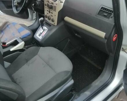 Серый Опель Зафира, объемом двигателя 1.9 л и пробегом 305 тыс. км за 7700 $, фото 6 на Automoto.ua