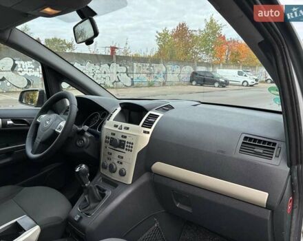 Серый Опель Зафира, объемом двигателя 1.6 л и пробегом 249 тыс. км за 6150 $, фото 20 на Automoto.ua