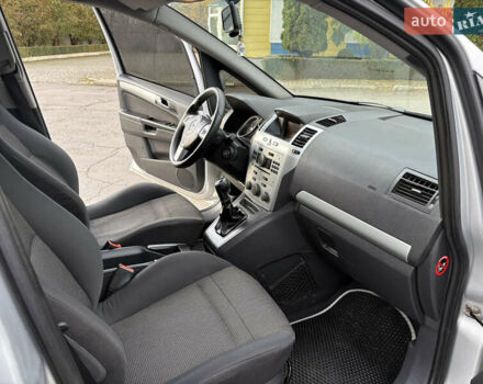 Опель Зафіра 2008 у Кривому Розі на Automoto.ua Сірий Опель Зафіра, об'ємом двигуна 2.2 л та пробігом 194 тис. км за 6499 $, фото 12 на Automoto.ua