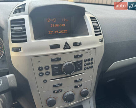 Серый Опель Зафира, объемом двигателя 1.8 л и пробегом 220 тыс. км за 6500 $, фото 7 на Automoto.ua