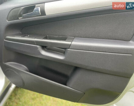 Серый Опель Зафира, объемом двигателя 1.9 л и пробегом 270 тыс. км за 5800 $, фото 17 на Automoto.ua