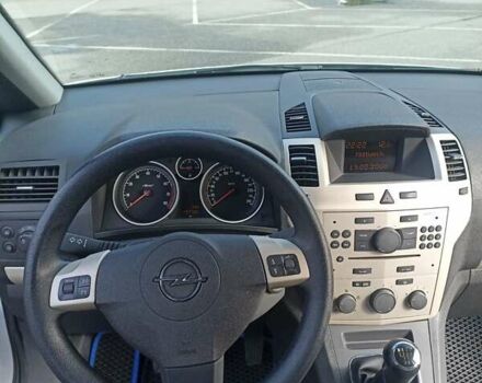 Серый Опель Зафира, объемом двигателя 1.6 л и пробегом 178 тыс. км за 5850 $, фото 1 на Automoto.ua