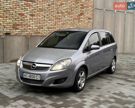 Серый Опель Зафира, объемом двигателя 1.69 л и пробегом 280 тыс. км за 4200 $, фото 4 на Automoto.ua