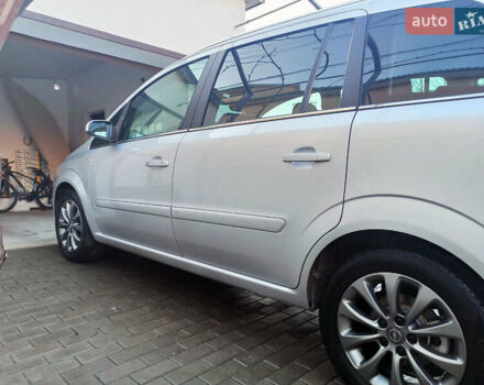 Серый Опель Зафира, объемом двигателя 2.2 л и пробегом 139 тыс. км за 7400 $, фото 5 на Automoto.ua