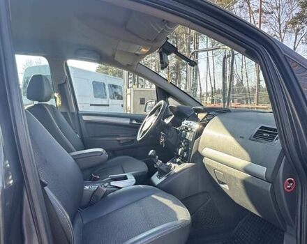 Серый Опель Зафира, объемом двигателя 1.69 л и пробегом 271 тыс. км за 7000 $, фото 5 на Automoto.ua