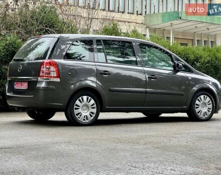 Серый Опель Зафира, объемом двигателя 1.6 л и пробегом 208 тыс. км за 6550 $, фото 9 на Automoto.ua