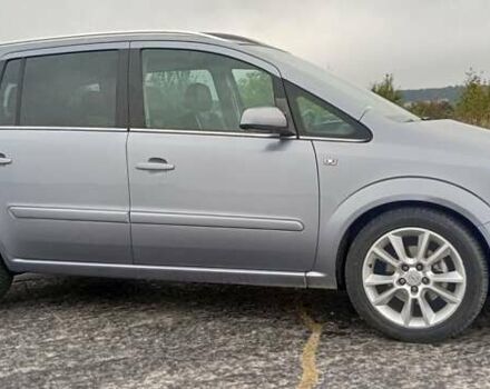 Серый Опель Зафира, объемом двигателя 1.8 л и пробегом 232 тыс. км за 7400 $, фото 1 на Automoto.ua