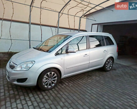 Серый Опель Зафира, объемом двигателя 2.2 л и пробегом 139 тыс. км за 7400 $, фото 1 на Automoto.ua