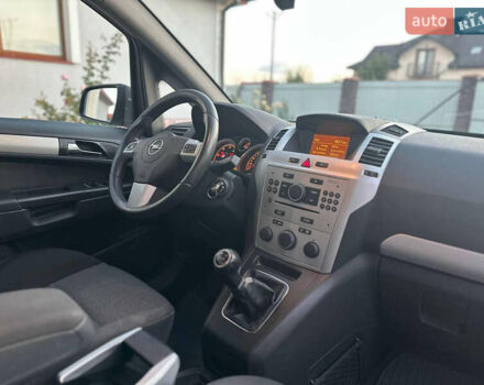 Серый Опель Зафира, объемом двигателя 1.69 л и пробегом 248 тыс. км за 6700 $, фото 8 на Automoto.ua