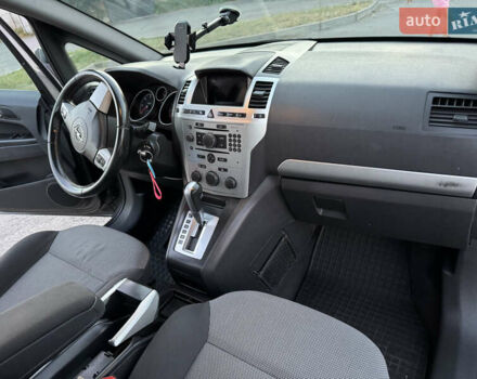 Серый Опель Зафира, объемом двигателя 1.9 л и пробегом 254 тыс. км за 7700 $, фото 29 на Automoto.ua