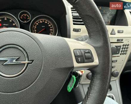 Серый Опель Зафира, объемом двигателя 1.6 л и пробегом 290 тыс. км за 5750 $, фото 21 на Automoto.ua