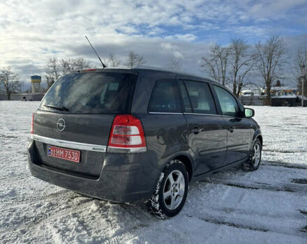 Серый Опель Зафира, объемом двигателя 1.6 л и пробегом 190 тыс. км за 7000 $, фото 4 на Automoto.ua