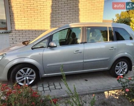 Серый Опель Зафира, объемом двигателя 1.7 л и пробегом 295 тыс. км за 5900 $, фото 1 на Automoto.ua