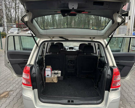 Серый Опель Зафира, объемом двигателя 1.8 л и пробегом 146 тыс. км за 7500 $, фото 6 на Automoto.ua