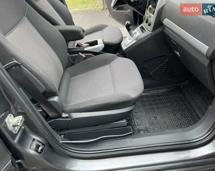 Серый Опель Зафира, объемом двигателя 1.8 л и пробегом 176 тыс. км за 5600 $, фото 36 на Automoto.ua