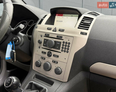 Серый Опель Зафира, объемом двигателя 1.6 л и пробегом 212 тыс. км за 6350 $, фото 20 на Automoto.ua