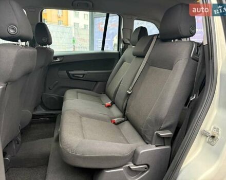 Серый Опель Зафира, объемом двигателя 1.8 л и пробегом 146 тыс. км за 8300 $, фото 13 на Automoto.ua