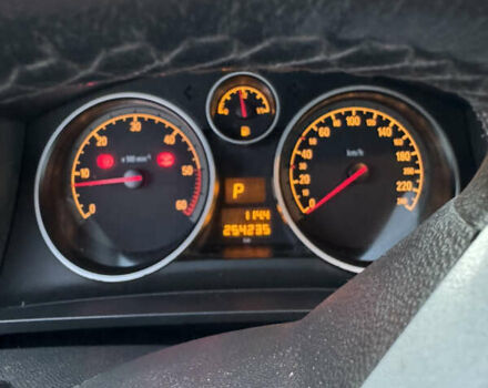 Серый Опель Зафира, объемом двигателя 1.9 л и пробегом 254 тыс. км за 7700 $, фото 34 на Automoto.ua