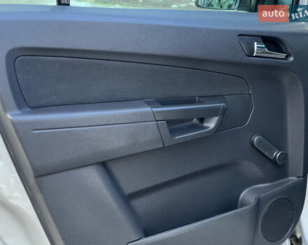 Серый Опель Зафира, объемом двигателя 1.69 л и пробегом 290 тыс. км за 6250 $, фото 51 на Automoto.ua