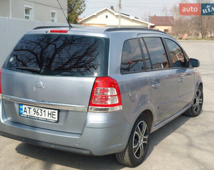 Серый Опель Зафира, объемом двигателя 1.7 л и пробегом 256 тыс. км за 6000 $, фото 11 на Automoto.ua