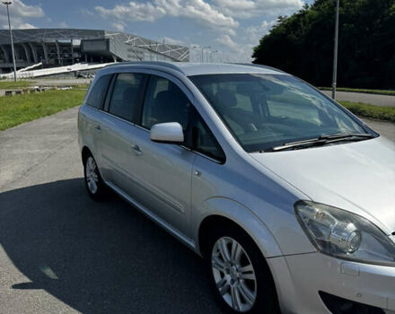 Серый Опель Зафира, объемом двигателя 1.91 л и пробегом 220 тыс. км за 8000 $, фото 1 на Automoto.ua