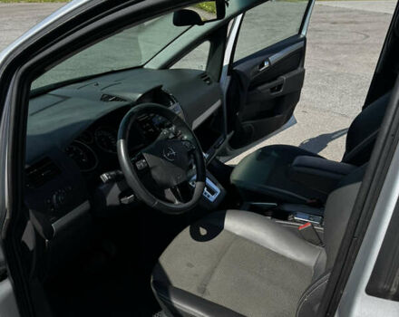 Серый Опель Зафира, объемом двигателя 1.91 л и пробегом 220 тыс. км за 8000 $, фото 7 на Automoto.ua