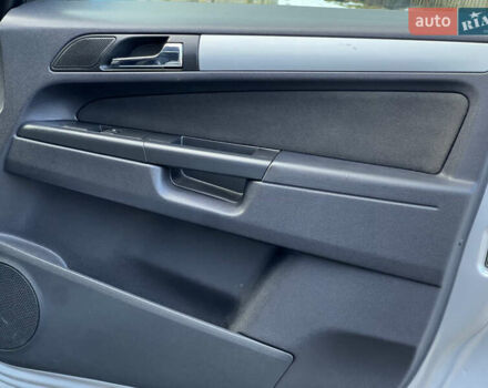 Серый Опель Зафира, объемом двигателя 1.69 л и пробегом 290 тыс. км за 6250 $, фото 36 на Automoto.ua