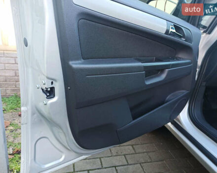 Серый Опель Зафира, объемом двигателя 2.2 л и пробегом 139 тыс. км за 7400 $, фото 34 на Automoto.ua