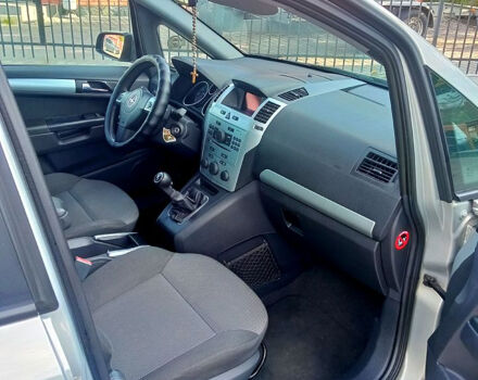 Серый Опель Зафира, объемом двигателя 1.7 л и пробегом 246 тыс. км за 6650 $, фото 2 на Automoto.ua