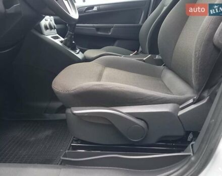 Серый Опель Зафира, объемом двигателя 1.6 л и пробегом 229 тыс. км за 6800 $, фото 6 на Automoto.ua