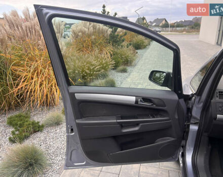 Серый Опель Зафира, объемом двигателя 1.8 л и пробегом 196 тыс. км за 5900 $, фото 13 на Automoto.ua