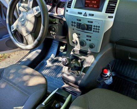 Серый Опель Зафира, объемом двигателя 1.6 л и пробегом 240 тыс. км за 6800 $, фото 3 на Automoto.ua