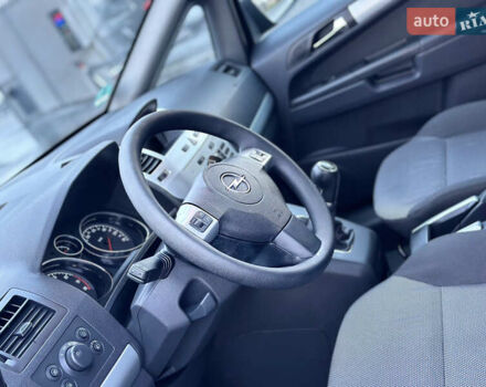 Серый Опель Зафира, объемом двигателя 1.6 л и пробегом 181 тыс. км за 6500 $, фото 38 на Automoto.ua