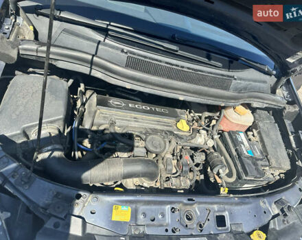 Серый Опель Зафира, объемом двигателя 2.2 л и пробегом 265 тыс. км за 6000 $, фото 10 на Automoto.ua