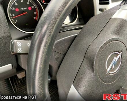 Серый Опель Зафира, объемом двигателя 1.8 л и пробегом 242 тыс. км за 6600 $, фото 4 на Automoto.ua