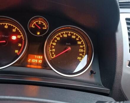 Серый Опель Зафира, объемом двигателя 1.8 л и пробегом 210 тыс. км за 7600 $, фото 19 на Automoto.ua