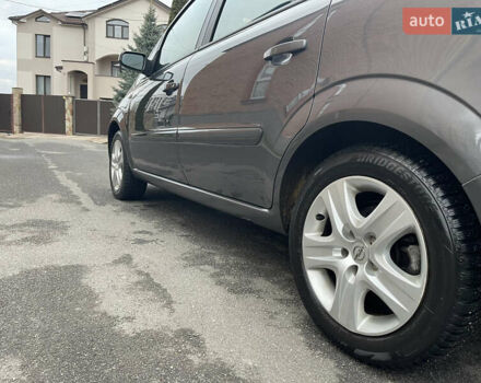 Серый Опель Зафира, объемом двигателя 1.8 л и пробегом 176 тыс. км за 5600 $, фото 11 на Automoto.ua