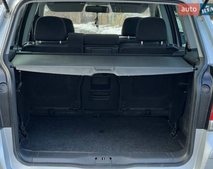 Серый Опель Зафира, объемом двигателя 1.69 л и пробегом 290 тыс. км за 6250 $, фото 68 на Automoto.ua