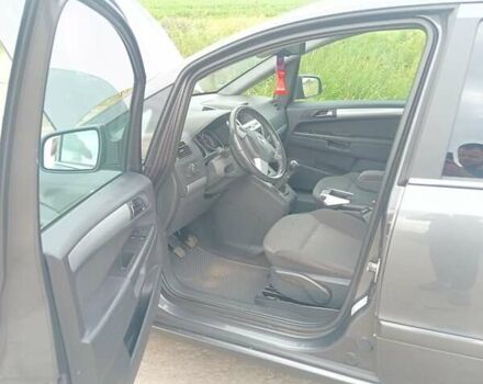 Серый Опель Зафира, объемом двигателя 1.9 л и пробегом 256 тыс. км за 7800 $, фото 5 на Automoto.ua