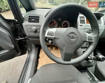 Серый Опель Зафира, объемом двигателя 1.6 л и пробегом 208 тыс. км за 6550 $, фото 41 на Automoto.ua