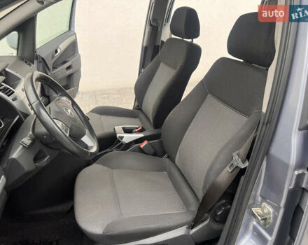 Серый Опель Зафира, объемом двигателя 1.8 л и пробегом 196 тыс. км за 5900 $, фото 12 на Automoto.ua