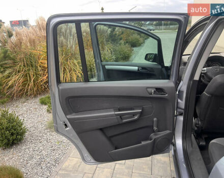 Серый Опель Зафира, объемом двигателя 1.8 л и пробегом 196 тыс. км за 5900 $, фото 11 на Automoto.ua