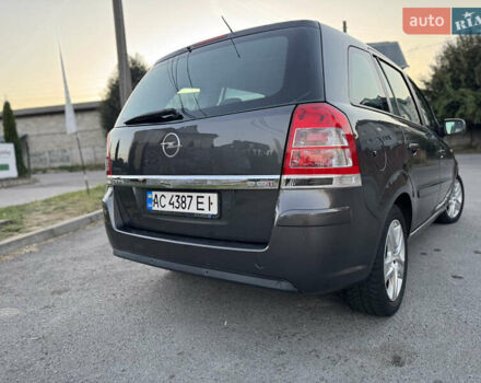 Серый Опель Зафира, объемом двигателя 1.9 л и пробегом 254 тыс. км за 7700 $, фото 9 на Automoto.ua