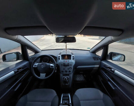 Серый Опель Зафира, объемом двигателя 1.7 л и пробегом 256 тыс. км за 6000 $, фото 15 на Automoto.ua