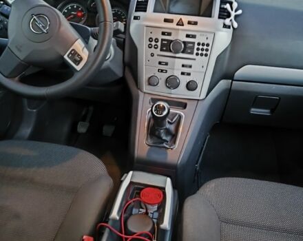 Серый Опель Зафира, объемом двигателя 1.6 л и пробегом 170 тыс. км за 6300 $, фото 2 на Automoto.ua